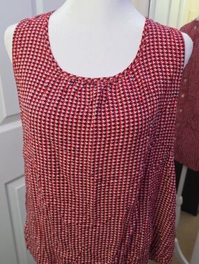 Jane and Delancey Red White and Navy Star Houndstooth Print Top Size M